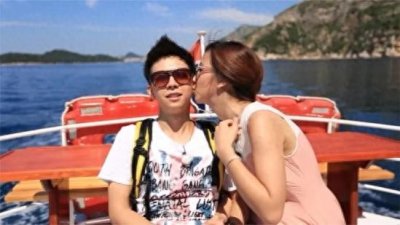 ​#胡夏恋情疑云#：与女生亲密搂抱，恋情曝光？