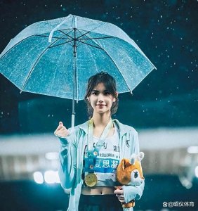 ​夏思凝：体坛颜值与实力并存的田径新星