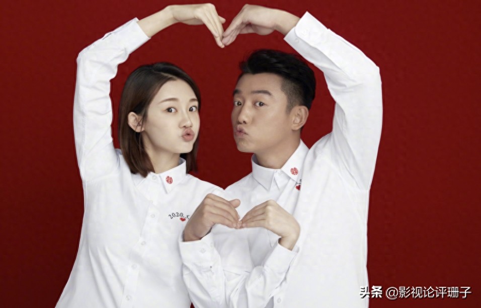 郑恺与苗苗官宣晒结婚照“囍”字贴肚似有寓意