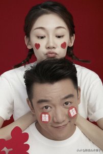 ​郑恺与苗苗官宣晒结婚照“囍”字贴肚似有寓意