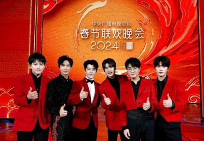 ​原来如此！春晚从不对外售票，现场观众哪里来的？赵本山一语道破