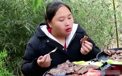 ​33岁胖妹为流量直播吃肥肉，吸粉无数后，容颜像60岁大妈现在怎样