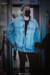 ​李易峰清爽帅气牛仔外套，潮流时尚，头戴小圆帽太可爱了