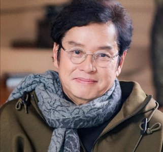 ​＂渣男始祖＂谭咏麟，骗发妻打胎丁克10年，晚年却冒出个儿子争家产