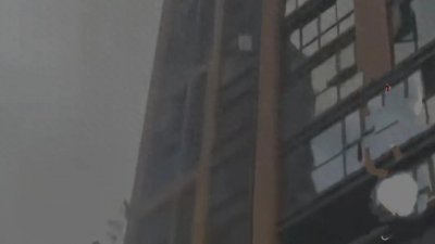 ​绵阳安州男子吊装玻璃时不幸坠楼身亡