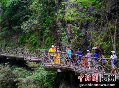 ​铜仁大峡谷风光奇特吸引游客