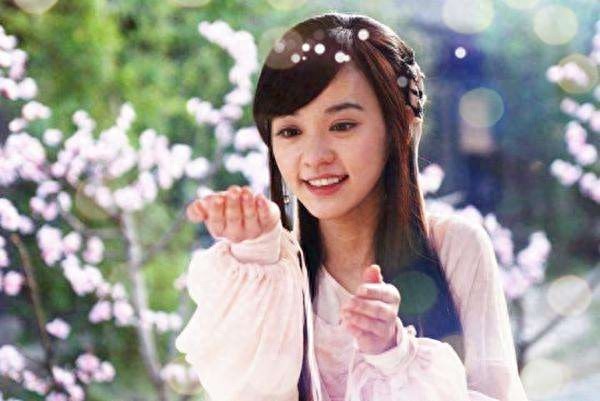 陈意涵： “全糖初恋脸”，长相甜美可爱，个性比较低调