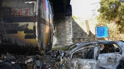 ​轿车追尾一存有24吨柴油的油罐车，起火燃烧！