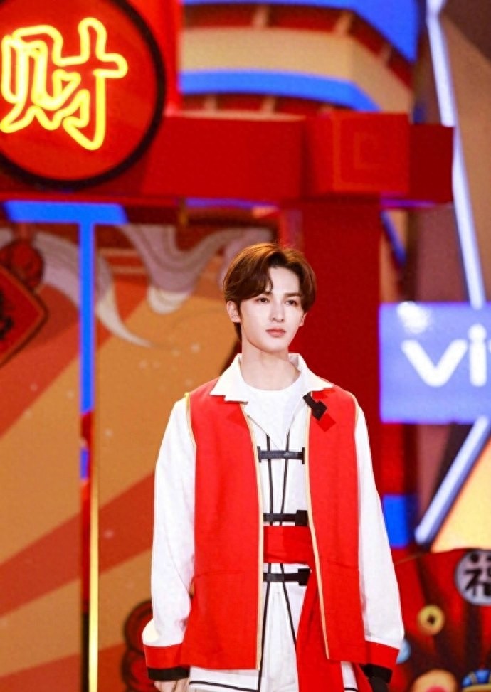 朱正廷携手急先锋今晚来到大本营，期待朱正廷急先锋中的角色哦