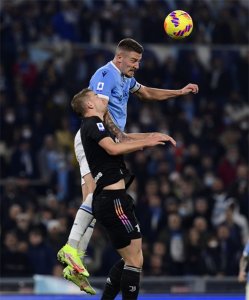 ​足球——意甲：尤文图斯胜拉齐奥